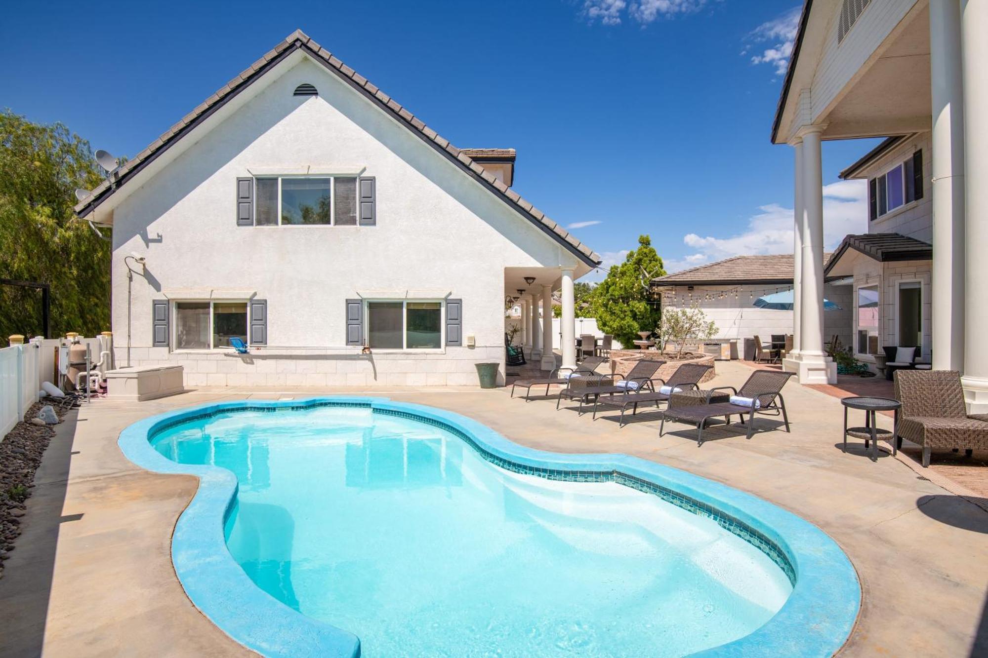 Grand Contento By Avantstay Extraordinary Estate W Pool Hot Tub Movie Room Temecula Exteriér fotografie